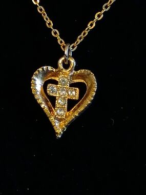 Beautiful 18in Gold Tone Heart Cross Pendant Necklace W Clear Rhinestone Accents